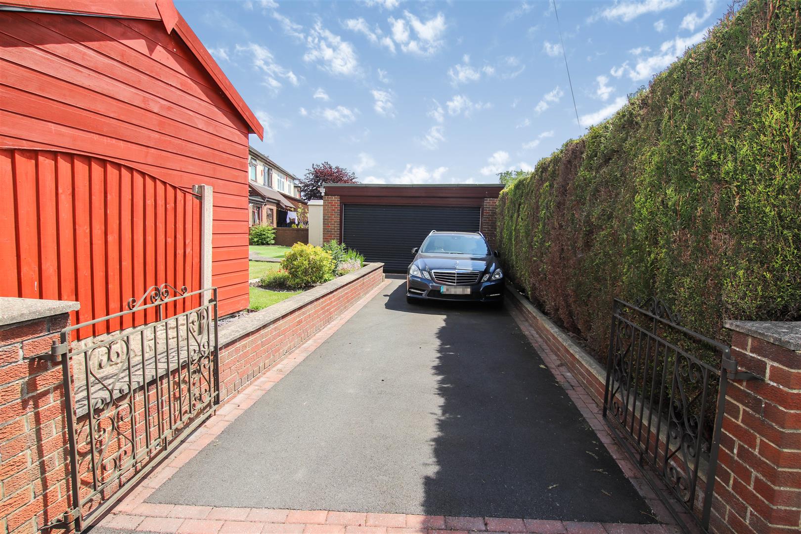 TANDEM GARAGE
